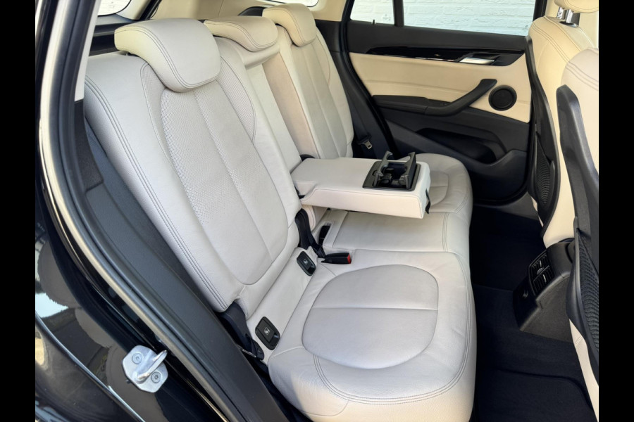 BMW X1 XDrive20i Executive Cruise control Climate control Trekhaak Dealeronderhouden Audio