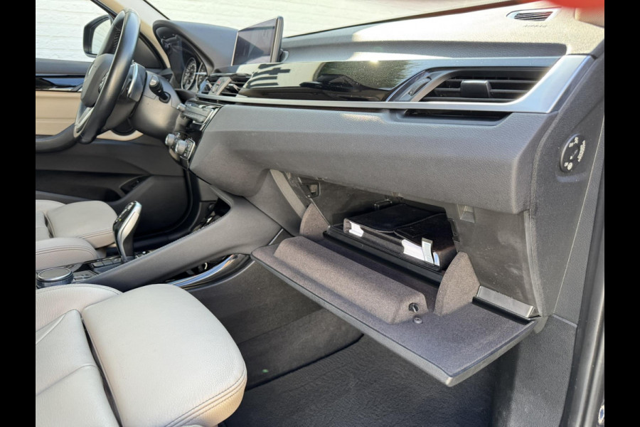 BMW X1 XDrive20i Executive Cruise control Climate control Trekhaak Dealeronderhouden Audio