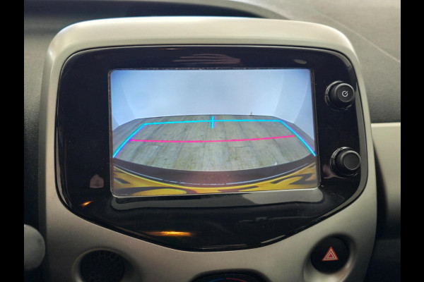 Toyota Aygo 1.0 VVT-i x-nav | Parkeercamera | Navi | Cruisecontrol | Bluetooth audio | Carlink | dealerauto