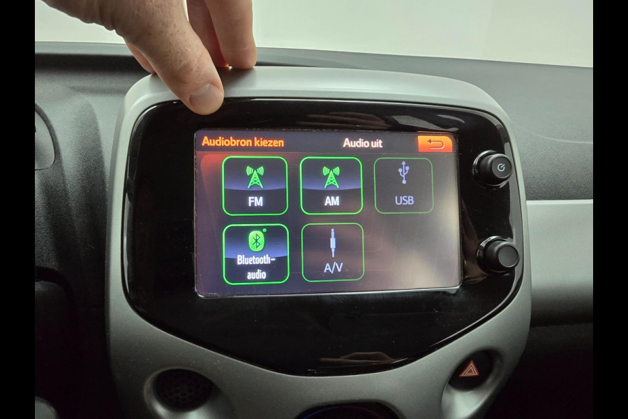 Toyota Aygo 1.0 VVT-i x-nav | Parkeercamera | Navi | Cruisecontrol | Bluetooth audio | Carlink | dealerauto