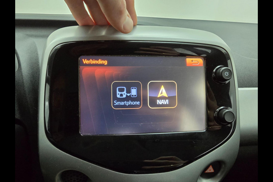 Toyota Aygo 1.0 VVT-i x-nav | Parkeercamera | Navi | Cruisecontrol | Bluetooth audio | Carlink | dealerauto