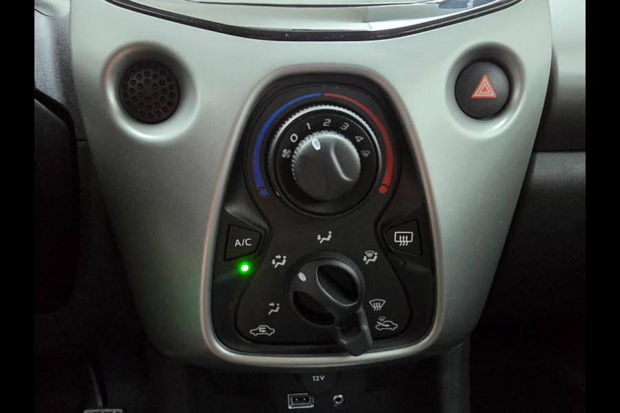 Toyota Aygo 1.0 VVT-i x-nav | Parkeercamera | Navi | Cruisecontrol | Bluetooth audio | Carlink | dealerauto