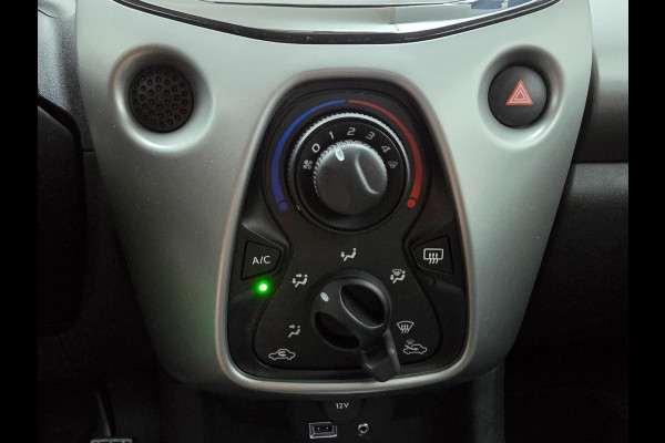 Toyota Aygo 1.0 VVT-i x-nav | Parkeercamera | Navi | Cruisecontrol | Bluetooth audio | Carlink | dealerauto