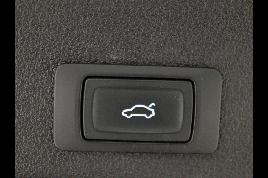 Audi A6 55 TFSIe S Line | 367pk | Trekhaak | Stoel & stuurverwarming | Adaptive cruise | Camera | Matrix LED | Carplay | Sportstoelen | Half leder | Navigatie
