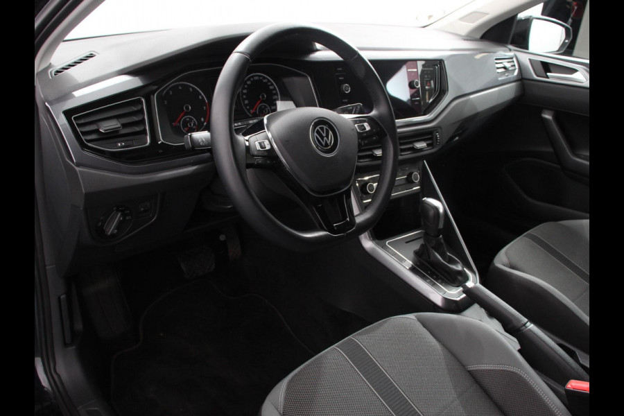 Volkswagen Polo 1.0 TSI 110pk Highline | DEMO ! | Navigatie Apple Carplay/Android Auto Parkeersensoren Stoelverwarming Ledverlichting Getinte ramen Climate Control
