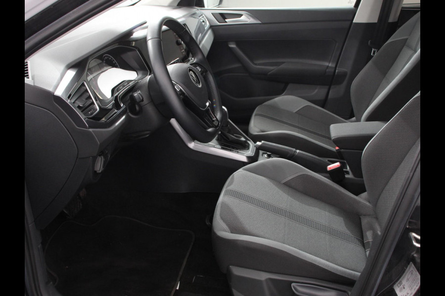 Volkswagen Polo 1.0 TSI 110pk Highline | DEMO ! | Navigatie Apple Carplay/Android Auto Parkeersensoren Stoelverwarming Ledverlichting Getinte ramen Climate Control