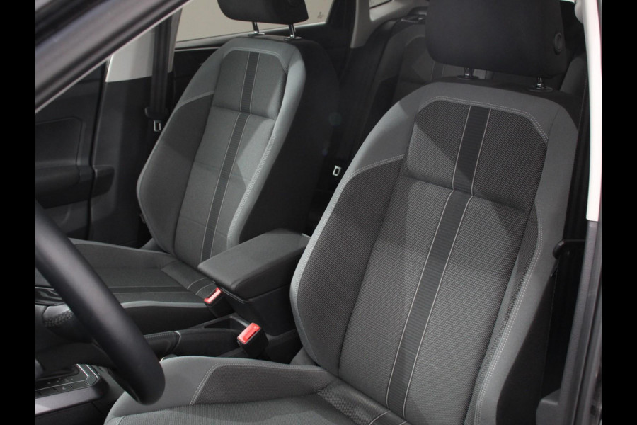 Volkswagen Polo 1.0 TSI 110pk Highline | DEMO ! | Navigatie Apple Carplay/Android Auto Parkeersensoren Stoelverwarming Ledverlichting Getinte ramen Climate Control