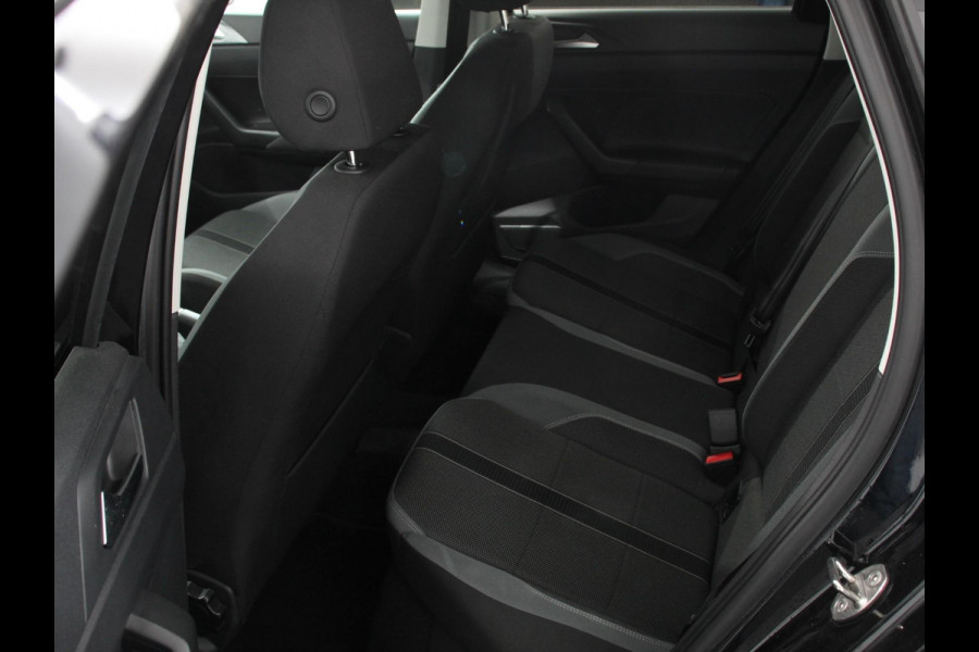 Volkswagen Polo 1.0 TSI 110pk Highline | DEMO ! | Navigatie Apple Carplay/Android Auto Parkeersensoren Stoelverwarming Ledverlichting Getinte ramen Climate Control