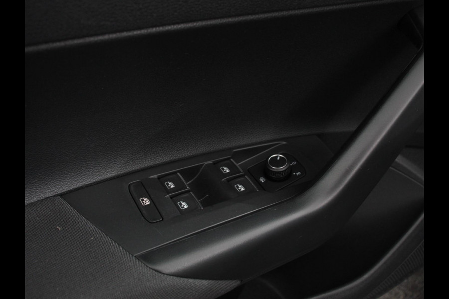 Volkswagen Polo 1.0 TSI 110pk Highline | DEMO ! | Navigatie Apple Carplay/Android Auto Parkeersensoren Stoelverwarming Ledverlichting Getinte ramen Climate Control