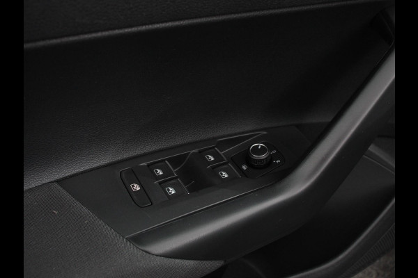 Volkswagen Polo 1.0 TSI 110pk Highline | DEMO ! | Navigatie Apple Carplay/Android Auto Parkeersensoren Stoelverwarming Ledverlichting Getinte ramen Climate Control