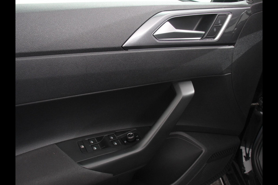 Volkswagen Polo 1.0 TSI 110pk Highline | DEMO ! | Navigatie Apple Carplay/Android Auto Parkeersensoren Stoelverwarming Ledverlichting Getinte ramen Climate Control
