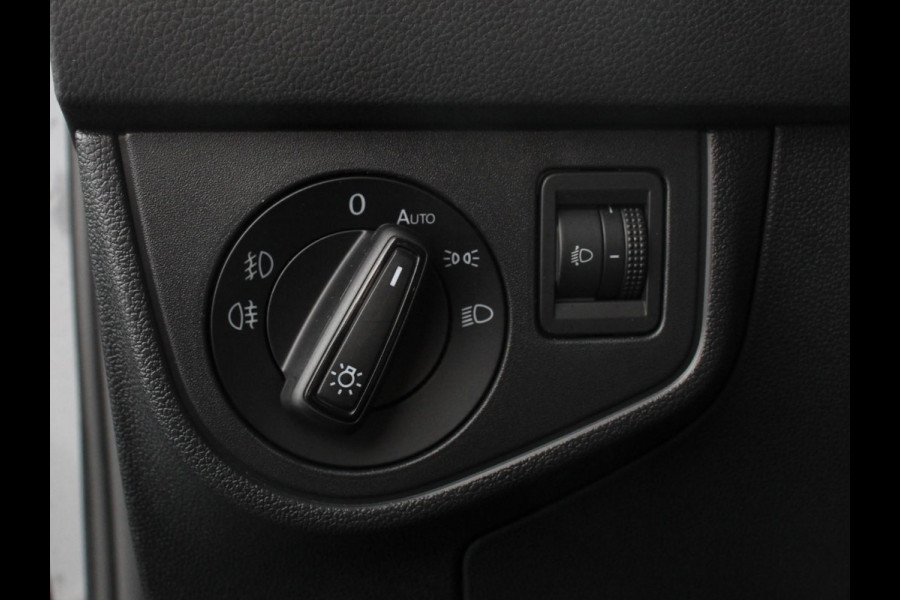 Volkswagen Polo 1.0 TSI 110pk Highline | DEMO ! | Navigatie Apple Carplay/Android Auto Parkeersensoren Stoelverwarming Ledverlichting Getinte ramen Climate Control