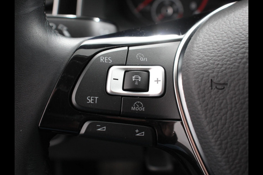 Volkswagen Polo 1.0 TSI 110pk Highline | DEMO ! | Navigatie Apple Carplay/Android Auto Parkeersensoren Stoelverwarming Ledverlichting Getinte ramen Climate Control