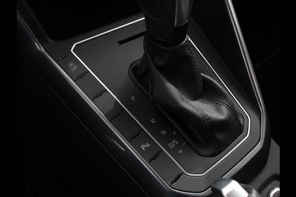 Volkswagen Polo 1.0 TSI 110pk Highline | DEMO ! | Navigatie Apple Carplay/Android Auto Parkeersensoren Stoelverwarming Ledverlichting Getinte ramen Climate Control