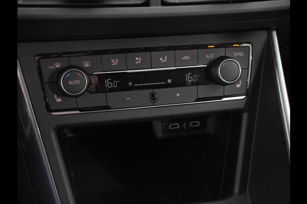 Volkswagen Polo 1.0 TSI 110pk Highline | DEMO ! | Navigatie Apple Carplay/Android Auto Parkeersensoren Stoelverwarming Ledverlichting Getinte ramen Climate Control