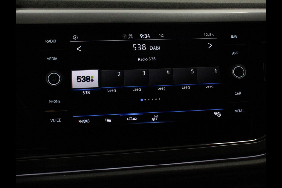 Volkswagen Polo 1.0 TSI 110pk Highline | DEMO ! | Navigatie Apple Carplay/Android Auto Parkeersensoren Stoelverwarming Ledverlichting Getinte ramen Climate Control