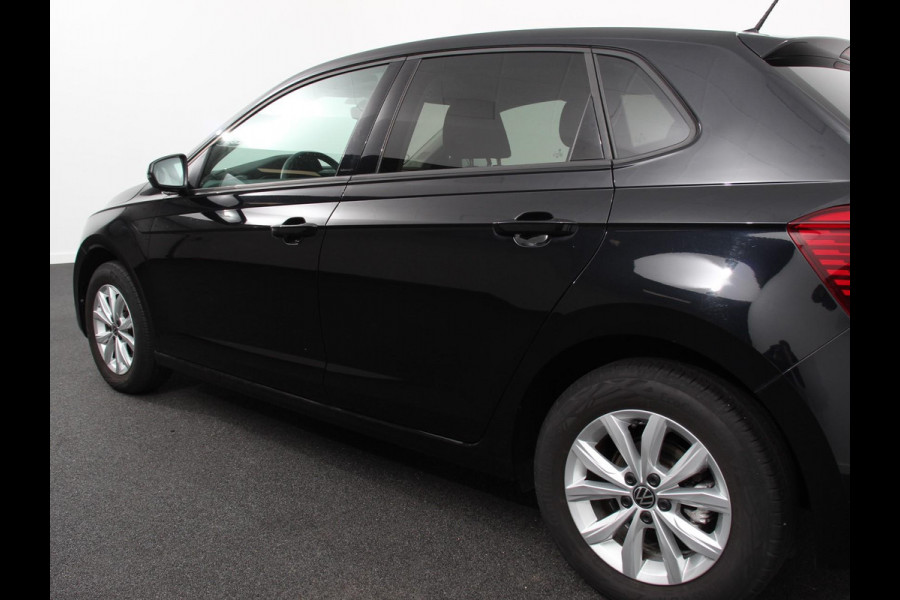 Volkswagen Polo 1.0 TSI 110pk Highline | DEMO ! | Navigatie Apple Carplay/Android Auto Parkeersensoren Stoelverwarming Ledverlichting Getinte ramen Climate Control