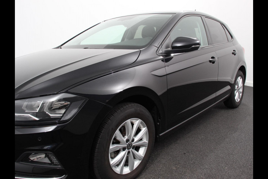 Volkswagen Polo 1.0 TSI 110pk Highline | DEMO ! | Navigatie Apple Carplay/Android Auto Parkeersensoren Stoelverwarming Ledverlichting Getinte ramen Climate Control