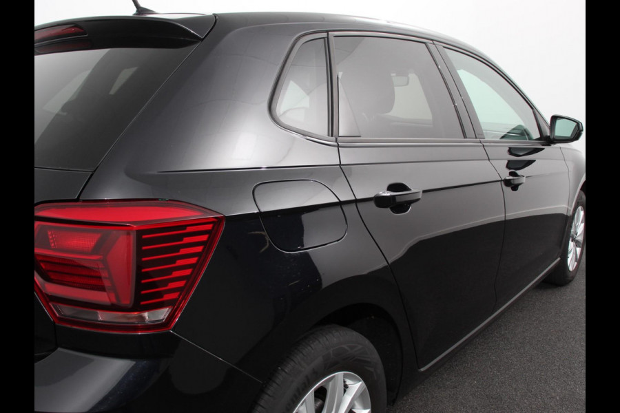 Volkswagen Polo 1.0 TSI 110pk Highline | DEMO ! | Navigatie Apple Carplay/Android Auto Parkeersensoren Stoelverwarming Ledverlichting Getinte ramen Climate Control