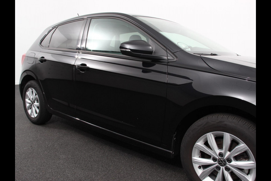 Volkswagen Polo 1.0 TSI 110pk Highline | DEMO ! | Navigatie Apple Carplay/Android Auto Parkeersensoren Stoelverwarming Ledverlichting Getinte ramen Climate Control