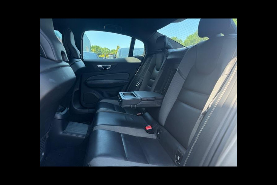 Volvo S60 2.0 Recharge T6 AWD R-Design - Dealer Onderhouden