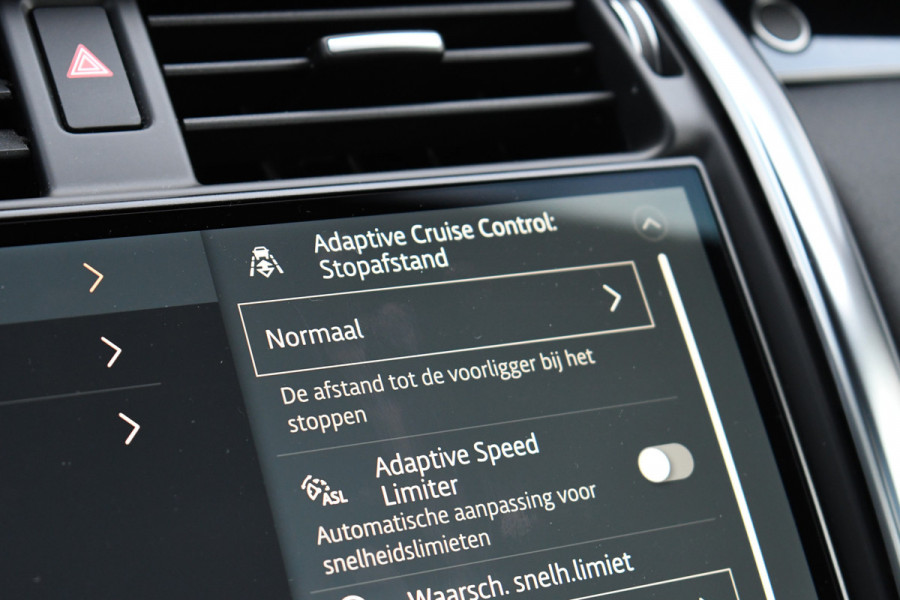 Land Rover Discovery 3.0 D300 HSE Pano Trekh HUD ACC Meridian Luchtv