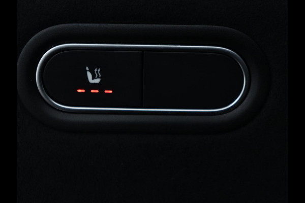 Mercedes-Benz A-Klasse 180 AMG | Panoramadak | Stoelverwarming | Carplay | Widescreen | Leder/Alcanatara | Navigatie | Full LED | Park Assist