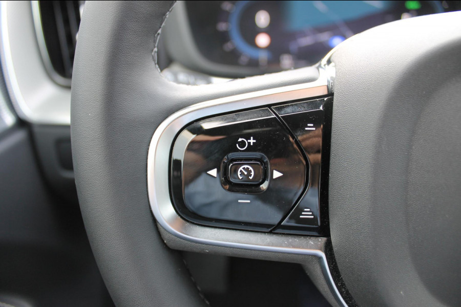 Volvo XC60 T6 350PK Automaat Plug-In Plus Black Edition Panoramisch schuif-kanteldak / Bowers & Wilkins Audio / 21" lichtmetalen velgen / Head-Up Display / 360graden camera