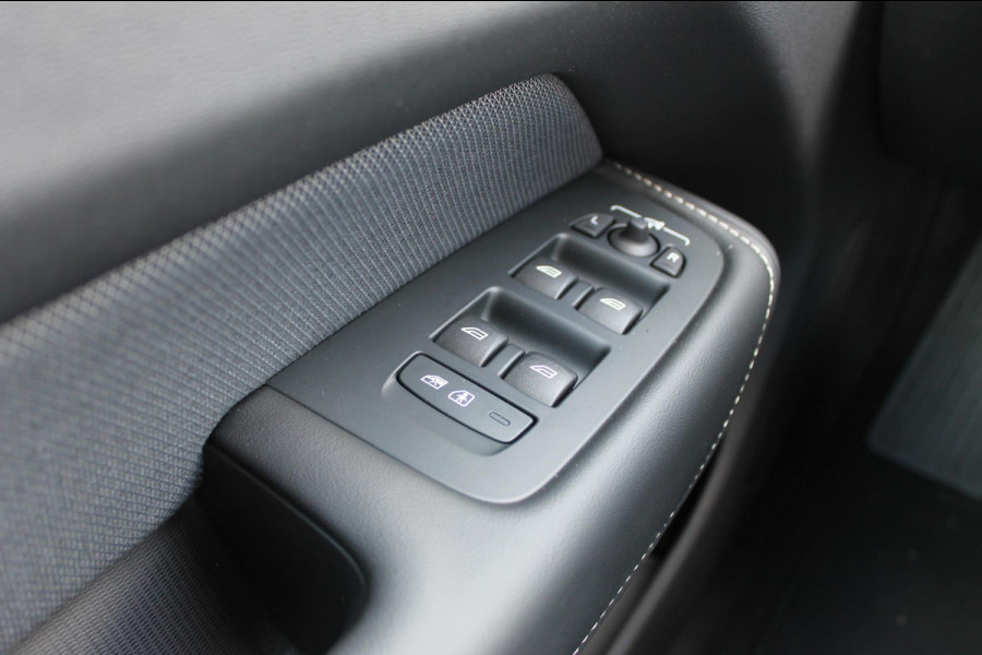 Volvo XC60 T6 350PK Automaat Plug-In Plus Black Edition Panoramisch schuif-kanteldak / Bowers & Wilkins Audio / 21" lichtmetalen velgen / Head-Up Display / 360graden camera