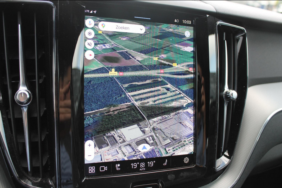 Volvo XC60 T6 350PK Automaat Plug-In Plus Black Edition Panoramisch schuif-kanteldak / Bowers & Wilkins Audio / 21" lichtmetalen velgen / Head-Up Display / 360graden camera
