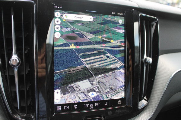 Volvo XC60 T6 350PK Automaat Plug-In Plus Black Edition Panoramisch schuif-kanteldak / Bowers & Wilkins Audio / 21" lichtmetalen velgen / Head-Up Display / 360graden camera