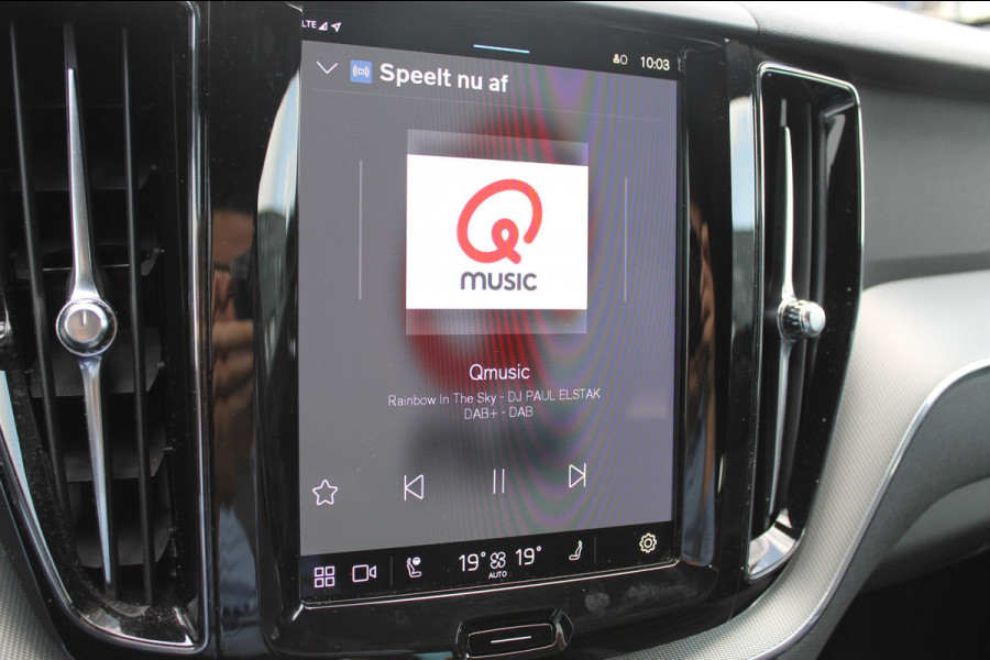 Volvo XC60 T6 350PK Automaat Plug-In Plus Black Edition Panoramisch schuif-kanteldak / Bowers & Wilkins Audio / 21" lichtmetalen velgen / Head-Up Display / 360graden camera