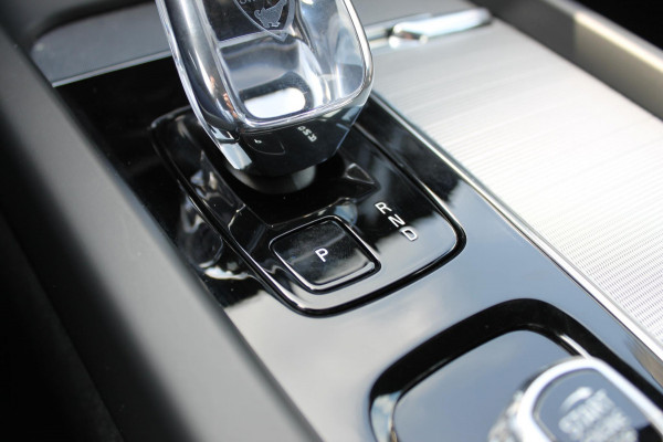 Volvo XC60 T6 350PK Automaat Plug-In Plus Black Edition Panoramisch schuif-kanteldak / Bowers & Wilkins Audio / 21" lichtmetalen velgen / Head-Up Display / 360graden camera