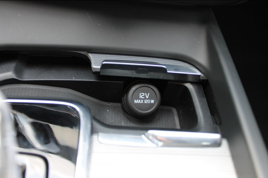 Volvo XC60 T6 350PK Automaat Plug-In Plus Black Edition Panoramisch schuif-kanteldak / Bowers & Wilkins Audio / 21" lichtmetalen velgen / Head-Up Display / 360graden camera