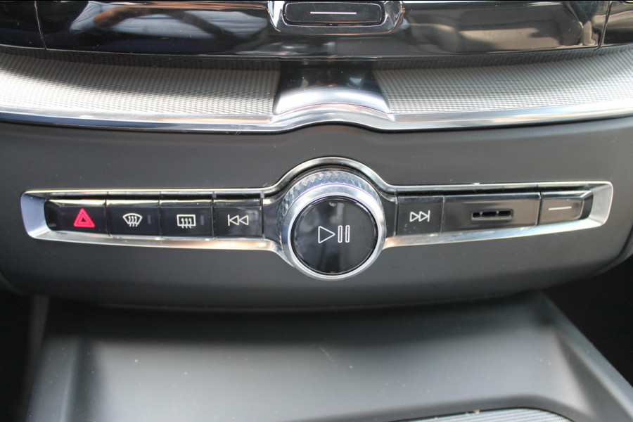 Volvo XC60 T6 350PK Automaat Plug-In Plus Black Edition Panoramisch schuif-kanteldak / Bowers & Wilkins Audio / 21" lichtmetalen velgen / Head-Up Display / 360graden camera