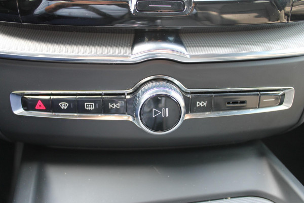 Volvo XC60 T6 350PK Automaat Plug-In Plus Black Edition Panoramisch schuif-kanteldak / Bowers & Wilkins Audio / 21" lichtmetalen velgen / Head-Up Display / 360graden camera