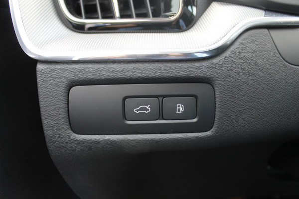 Volvo XC60 T6 350PK Automaat Plug-In Plus Black Edition Panoramisch schuif-kanteldak / Bowers & Wilkins Audio / 21" lichtmetalen velgen / Head-Up Display / 360graden camera