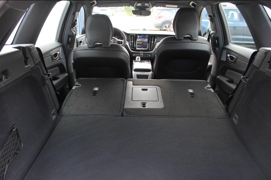 Volvo XC60 T6 350PK Automaat Plug-In Plus Black Edition Panoramisch schuif-kanteldak / Bowers & Wilkins Audio / 21" lichtmetalen velgen / Head-Up Display / 360graden camera