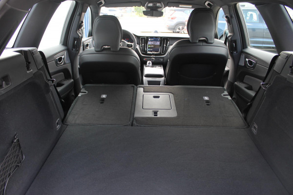 Volvo XC60 T6 350PK Automaat Plug-In Plus Black Edition Panoramisch schuif-kanteldak / Bowers & Wilkins Audio / 21" lichtmetalen velgen / Head-Up Display / 360graden camera