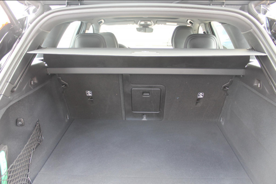 Volvo XC60 T6 350PK Automaat Plug-In Plus Black Edition Panoramisch schuif-kanteldak / Bowers & Wilkins Audio / 21" lichtmetalen velgen / Head-Up Display / 360graden camera