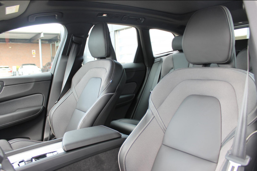 Volvo XC60 T6 350PK Automaat Plug-In Plus Black Edition Panoramisch schuif-kanteldak / Bowers & Wilkins Audio / 21" lichtmetalen velgen / Head-Up Display / 360graden camera
