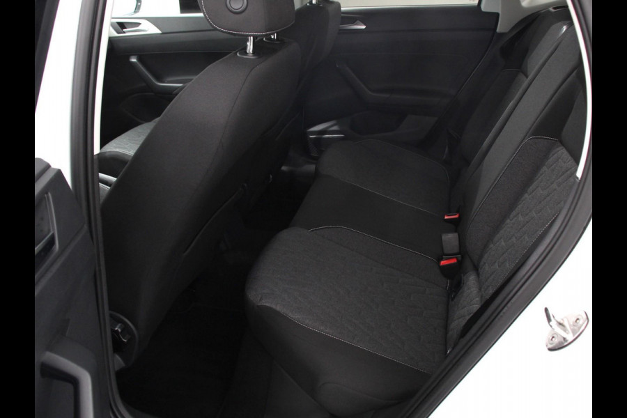 Volkswagen Polo 1.0 TSI Move | Navigatie | App Connect / Android Auto / Apple Carplay | Climate Control | Parkeer sensoren | Lichtmetalen Velgen | Dab | Digitale Cockpit
