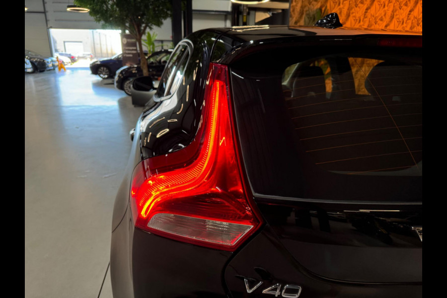 Volvo V40 2.0 T2 Momentum Garantie Camera StoelVW Cruise Clima Navi Bluetooth Led Rijklaar