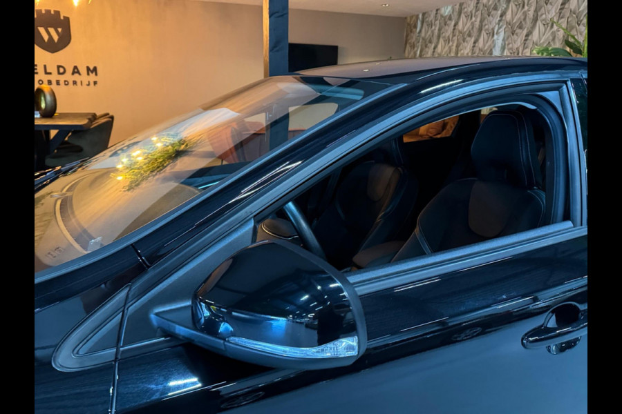 Volvo V40 2.0 T2 Momentum Garantie Camera StoelVW Cruise Clima Navi Bluetooth Led Rijklaar