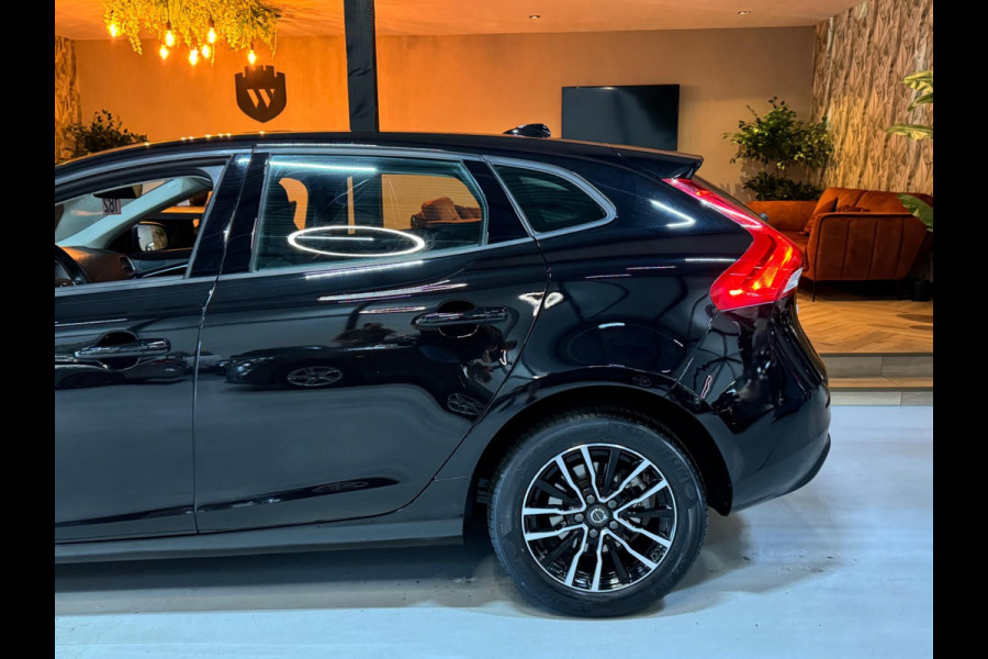 Volvo V40 2.0 T2 Momentum Garantie Camera StoelVW Cruise Clima Navi Bluetooth Led Rijklaar