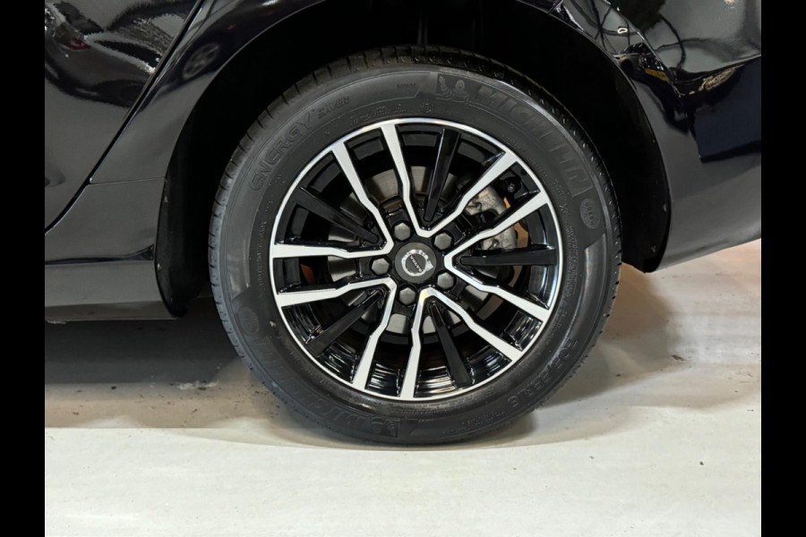 Volvo V40 2.0 T2 Momentum Garantie Camera StoelVW Cruise Clima Navi Bluetooth Led Rijklaar