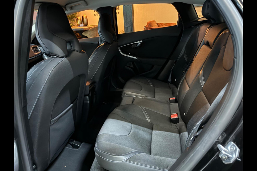 Volvo V40 2.0 T2 Momentum Garantie Camera StoelVW Cruise Clima Navi Bluetooth Led Rijklaar