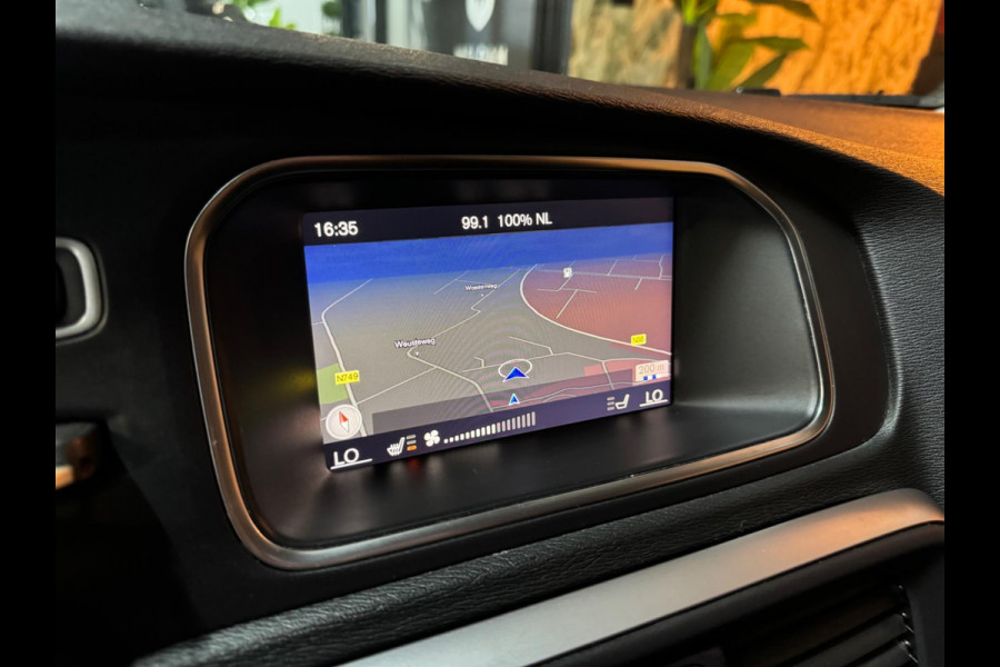 Volvo V40 2.0 T2 Momentum Garantie Camera StoelVW Cruise Clima Navi Bluetooth Led Rijklaar