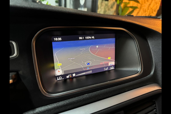 Volvo V40 2.0 T2 Momentum Garantie Camera StoelVW Cruise Clima Navi Bluetooth Led Rijklaar