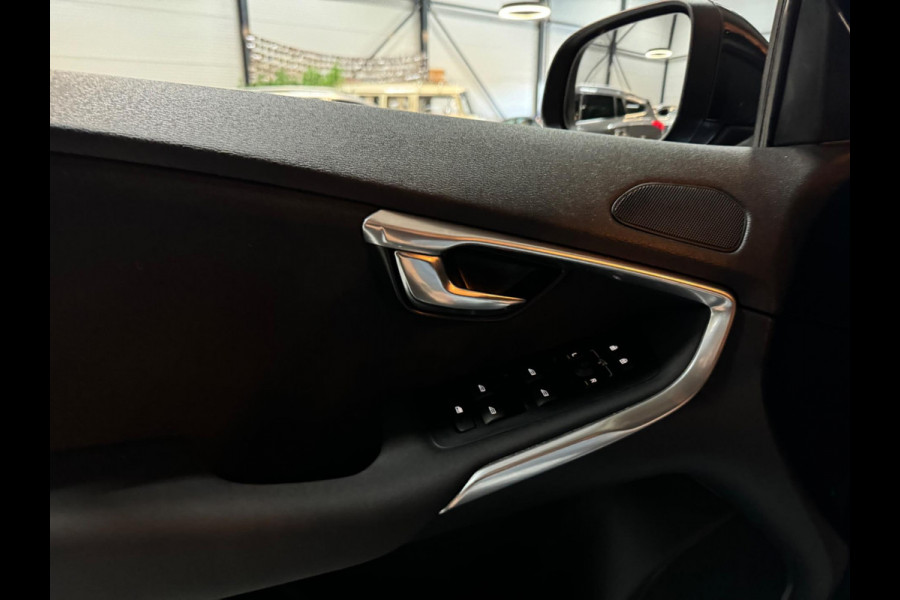 Volvo V40 2.0 T2 Momentum Garantie Camera StoelVW Cruise Clima Navi Bluetooth Led Rijklaar